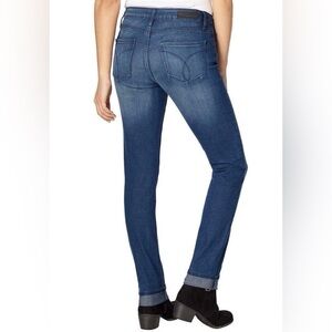 NWOT Calvin Klein Jeans Women's Ultimate Skinny Jeans in Medium Denim W28xL32